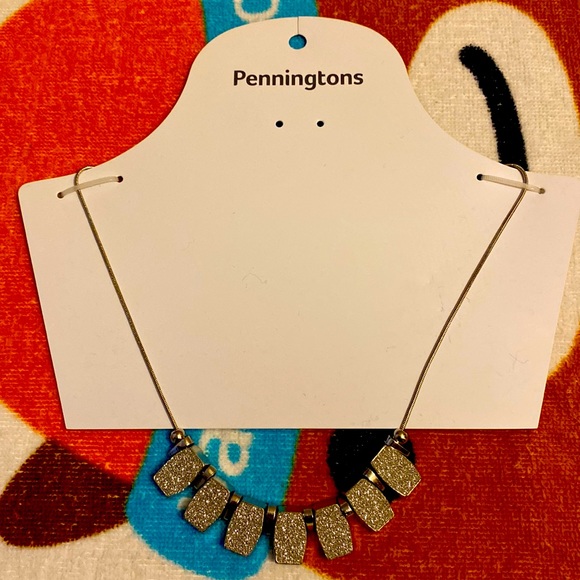 I am selling a necklace. - Picture 1 of 2